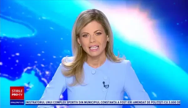 VIDEO. Momentul în care un bărbat își scapă telefonul din avion. Căzătura, surprinsă pe camera foto