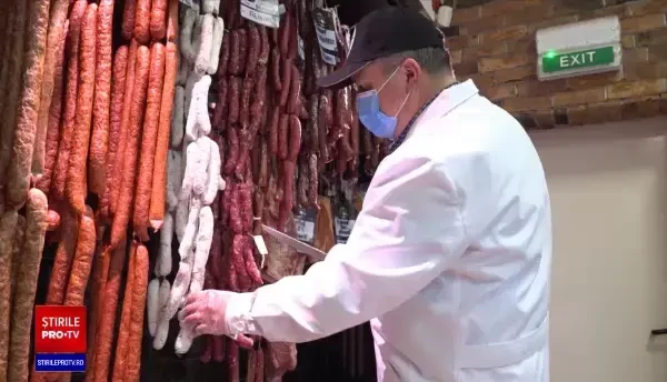 Secretul cârnaților de Crăciun "de colecţie". Cât costă un kilogram