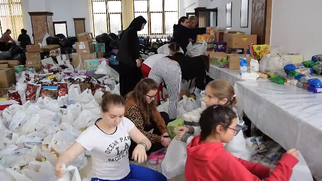 Lecție de omenie de la copiii din Așezământul „Sfântul Leontie” din Rădăuți. Ce au pregătit pentru oamenii sărmani