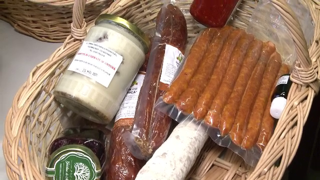 Cosurile cadou, soluția găsită de producătorii locali ca să supraviețuiască în această perioadă