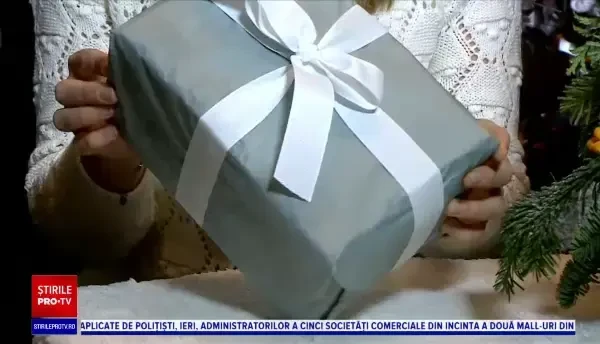 Secret Santa s-a mutat în mediul virtual. Necunoscuții își oferă, cu bucurie, daruri