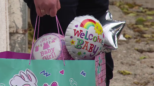 Fetița femeii din Adjud, care a murit de Covid-19 la doar o zi după ce a născut-o, a fost externată