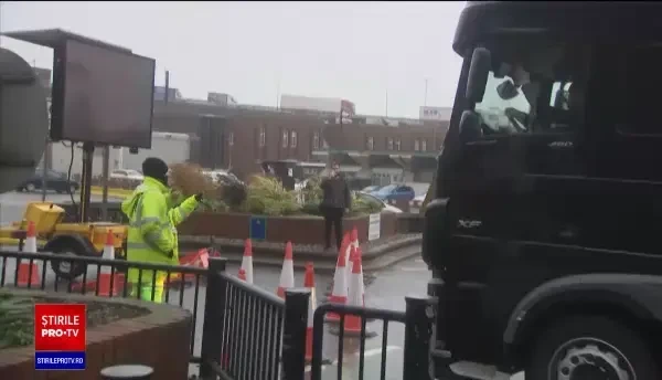 Sute de români care se întorceau acasă de sărbători sunt blocați de 48 de ore la frontieră în UK