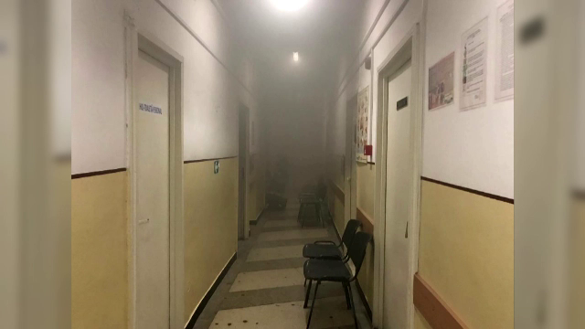 Alertă la policlinica din Reghin din județul Mureș. Un aparat electric, uitat în priză, a luat foc într-un cabinet medical
