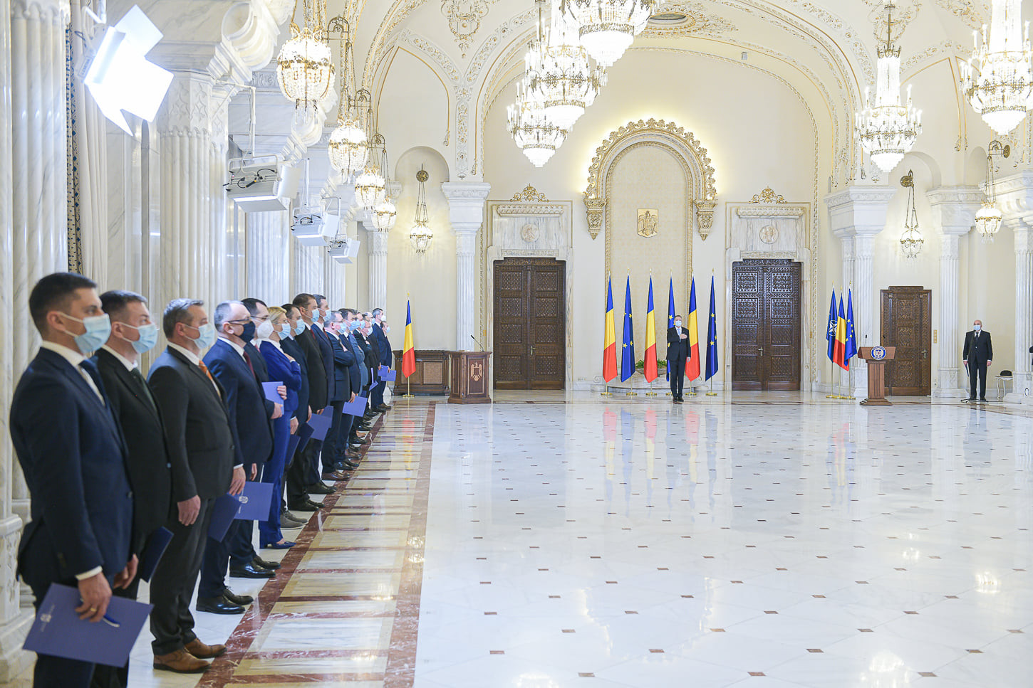 Decretul pentru numirea Guvernului Cîțu, semnat de Iohannis. Miniștrii au depus jurământul la Cotroceni
