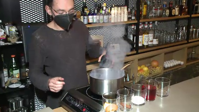 Vinul fiert, favorit pe durata sărbătorilor. Cum putem obține o băutură bună, acasă