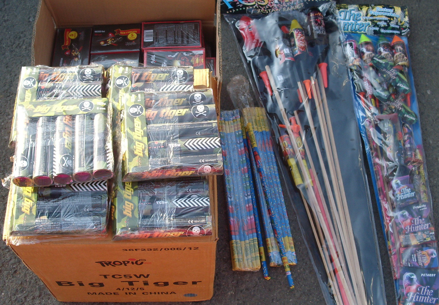 Sute de kg de articole pirotehnice, confiscate în județul Alba, după mai multe percheziții