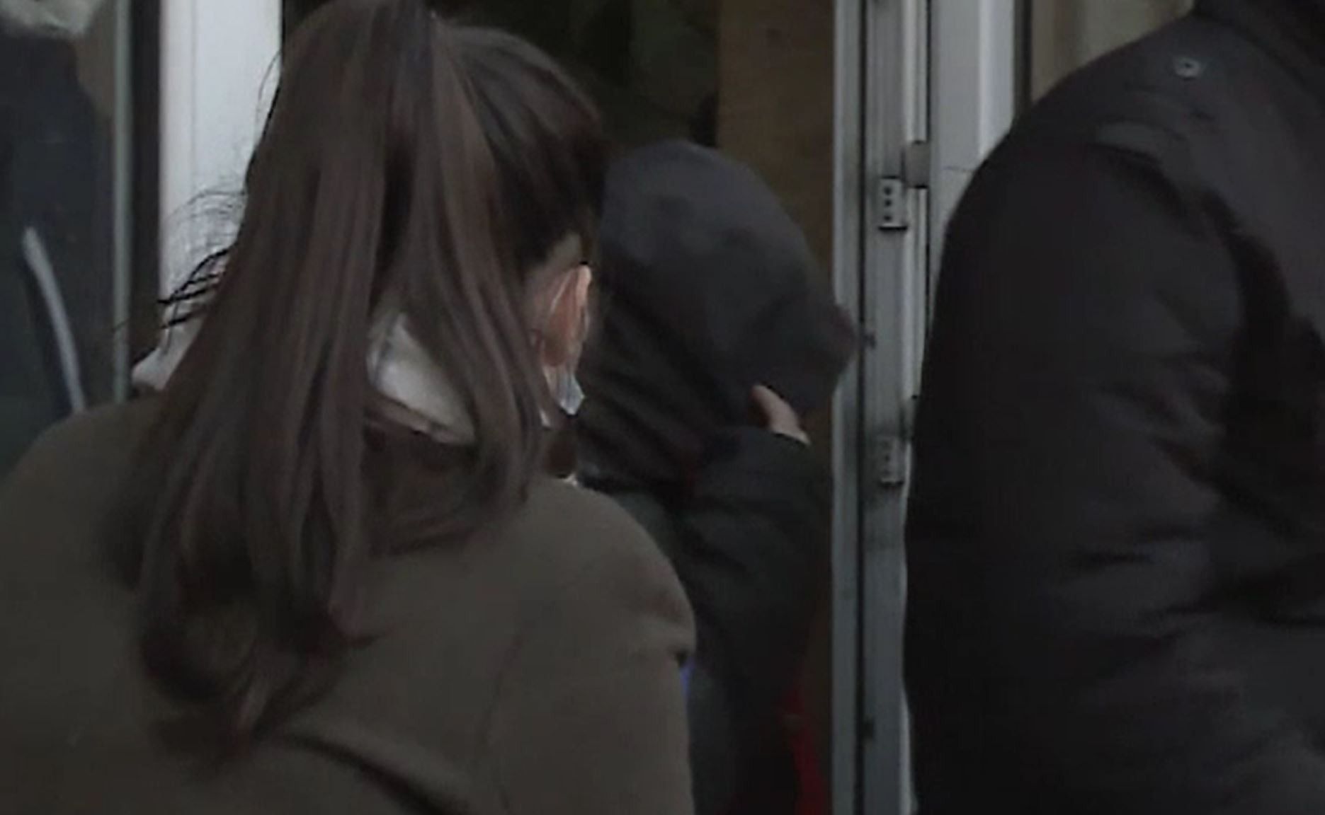 Cine este femeia care și-a abandonat bebelușul într-o pungă, pe o stradă din Capitală. Mai are trei copii dați în plasament