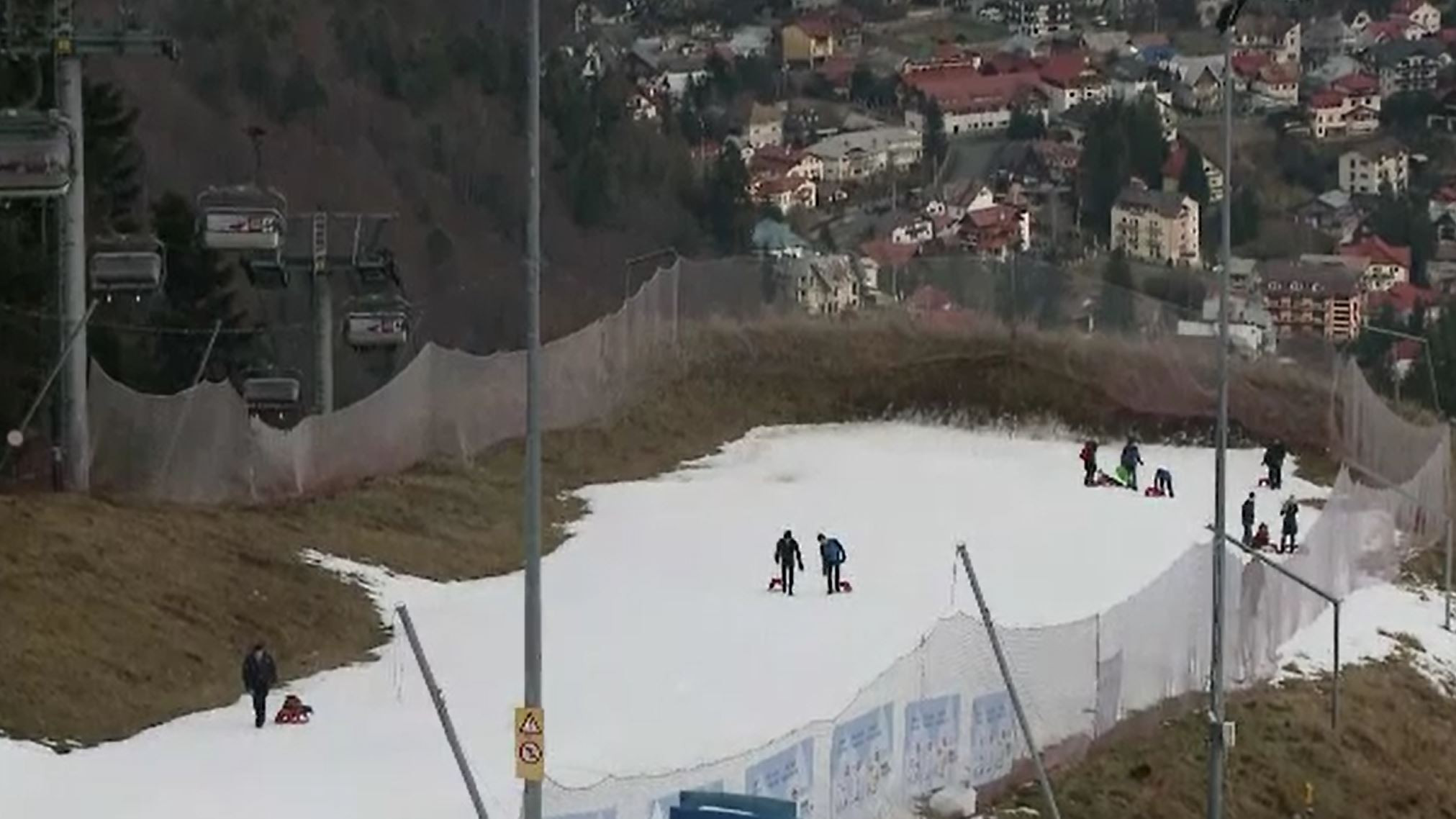 Atmosferă tristă de Crăciun, pe Valea Prahovei. Zonele care au fost, totuși, asaltate de turiști