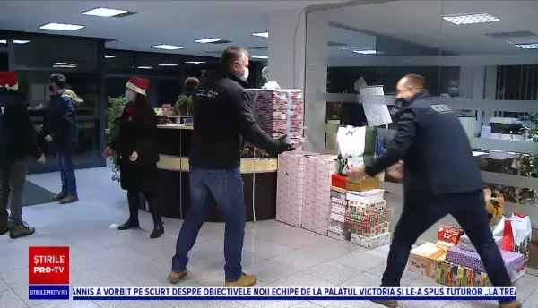 Voluntarii din Cluj care pregătesc cadouri de Crăciun pentru sute de copii din Munții Apuseni