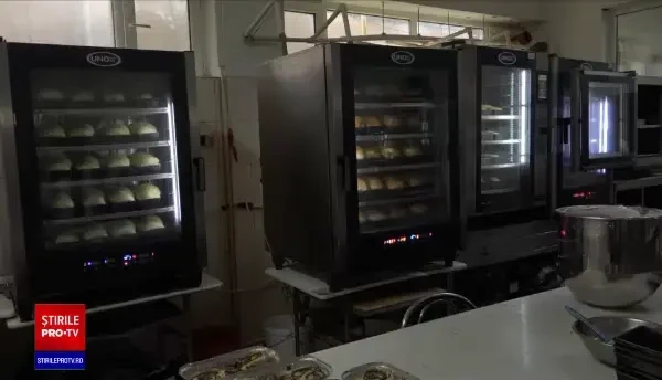 Patiseriile au copt mii de cozonaci înainte de Crăciun. Au avut comenzi și din străinătate