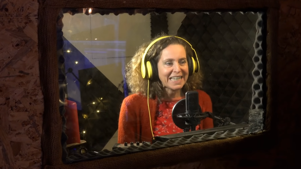 Dacian Cioloș a postat pe Facebook un clip VIDEO cu soția sa, care cântă un colind