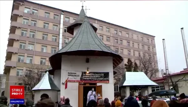 Case noi pentru 15 familii nevoiașe din Iași. Preotul care le-a ajutat: „Nu poţi să rămâi indiferent”