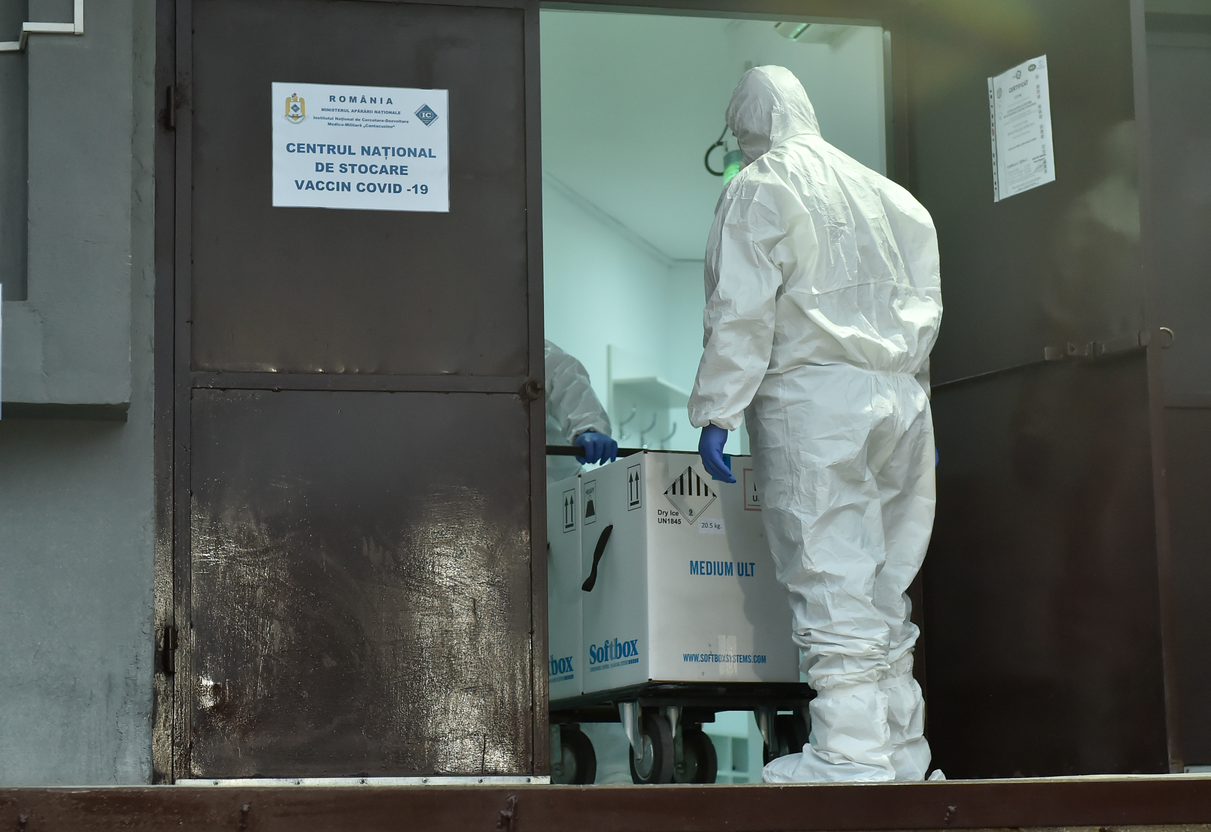 Primele doze de vaccin anti-COVID-19 au fost depozitate la Institutul Cantacuzino