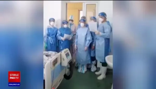 Cadrele medicale din mai multe spitale ale țării i-au luat locul lui Moș Crăciun. Ce surprize au avut pentru pacienți