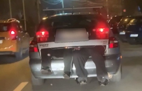 O șoferiță din Buzău și-a transportat soțul în portbagaj, după o petrecere. Care a fost motivul. VIDEO