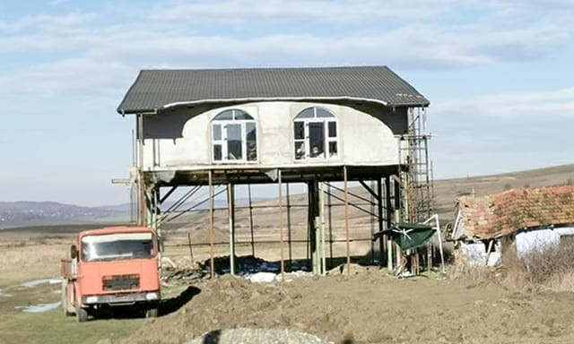 Casa suspendată, noua ”minune” arhitecturală din Vaslui