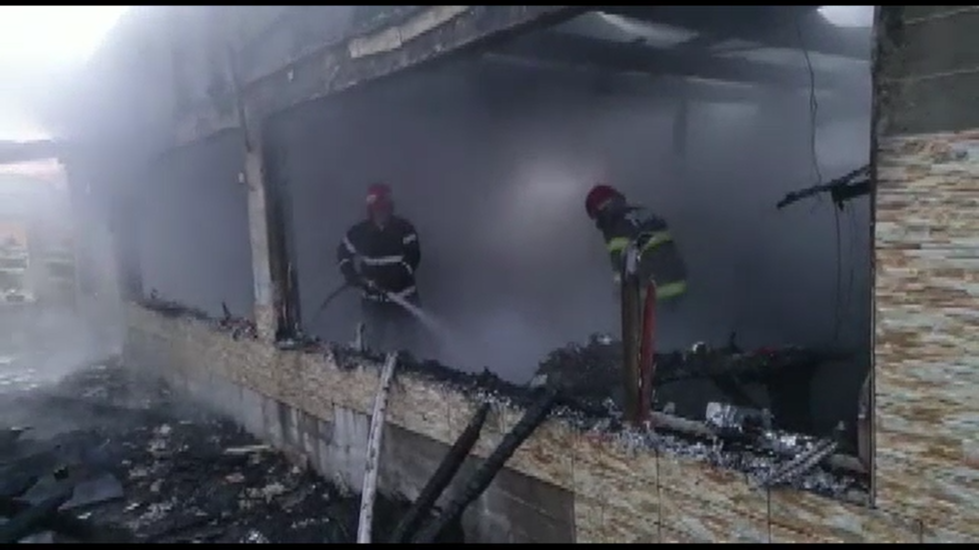 Incendiu violent la un magazin alimentar din județul Galați. Paguba se ridică la aproape 100.000 lei