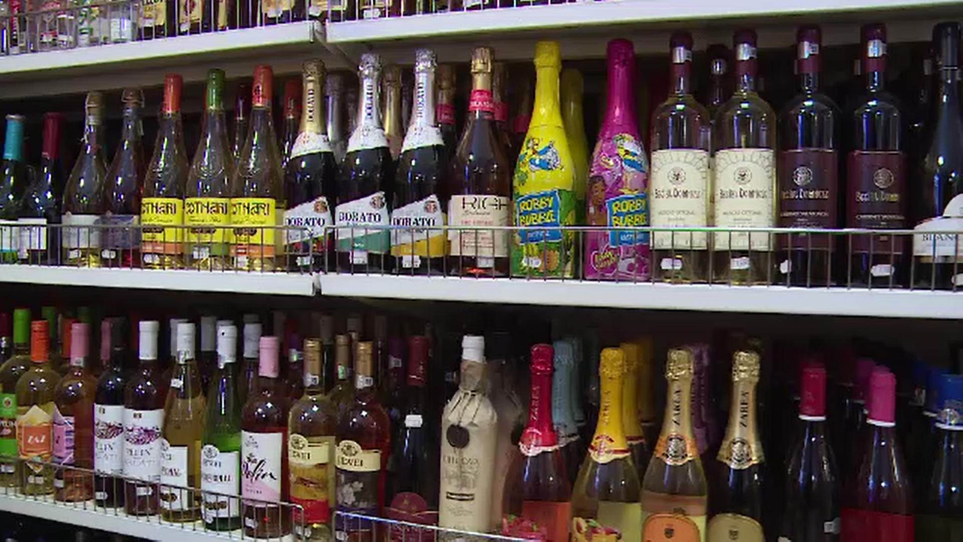 Proiectul privind garanţia de 50 de bani pe ambalaje, contestat de magazine