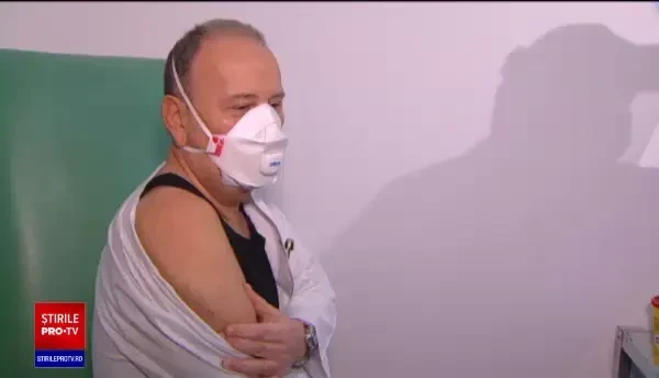 Medicii se vaccinează masiv împotriva COVID. Prof. dr. Florin Mihălțan: „Sunt la a 5-a sau a 6-a formă de vaccinare”