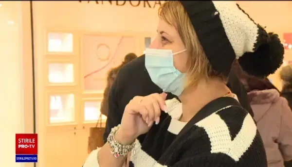 Cumpărături pe ultima sută de metri pentru Revelion. S-a gătit mai mult ca în alţi ani