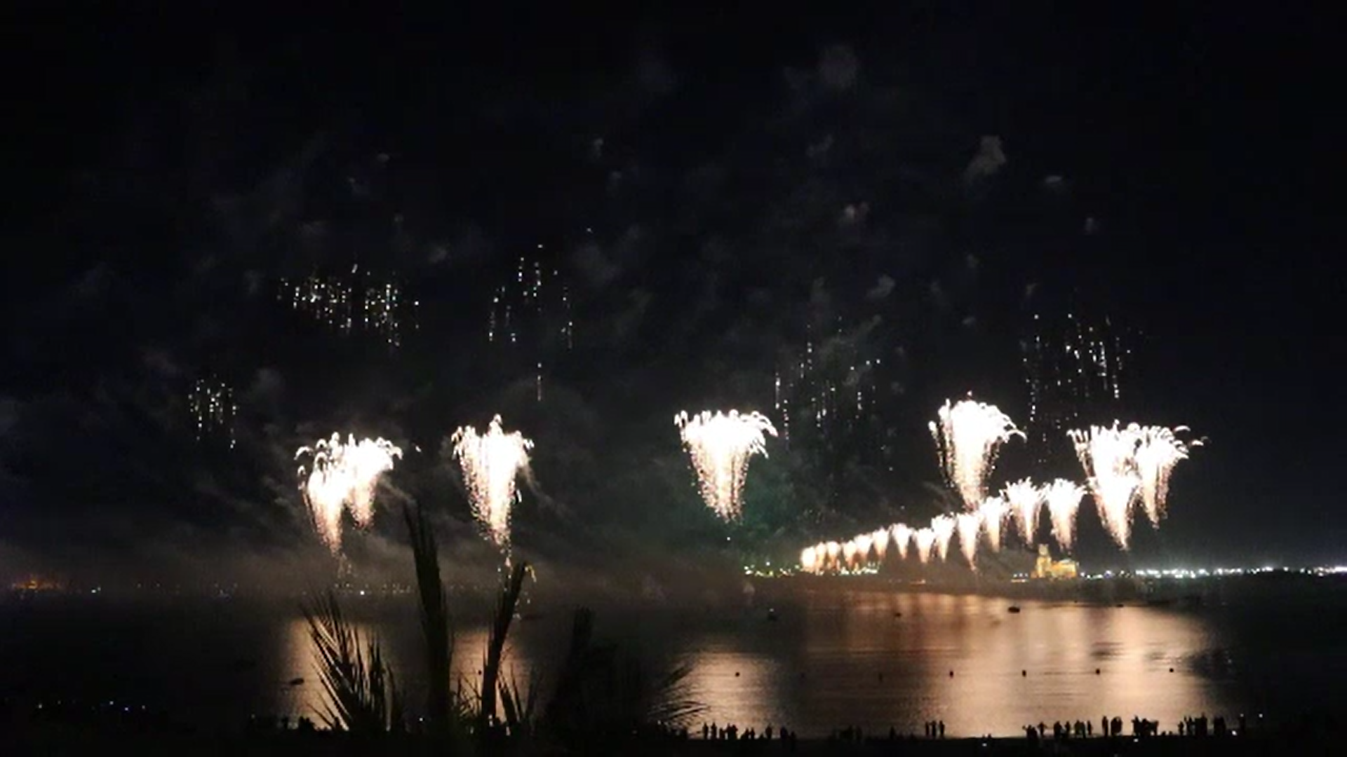 Petreceri de Revelion în casă şi pentru românii din diaspora