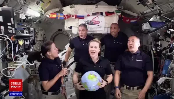 Astronauţii de pe Staţia spaţială internaţională au sărbătorit Revelionul de 16 ori