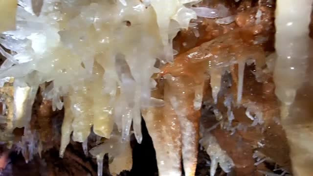 Peştera cu cristale din mina Farcu, un loc deosebit pentru cei dornici de aventură