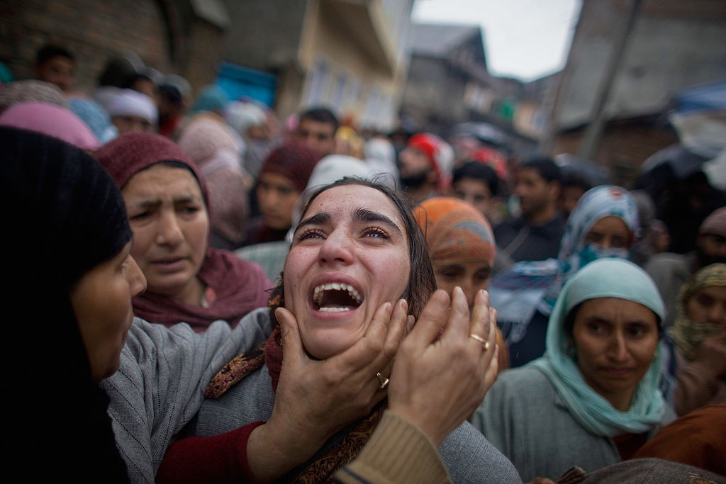 Cel puţin 18 oameni au murit la o înmormântare în India, din cauza ploilor