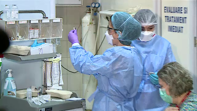 Campania de vaccinare a cadrelor medicale a început în forță, în toată țara. ”Poate să fie și cu benzină, că tot îl fac”