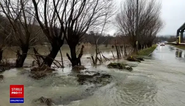 Inundațiile au făcut prăpăd în țară. Cum arată localitățile după ce au fost lovite de viituri. GALERIE FOTO