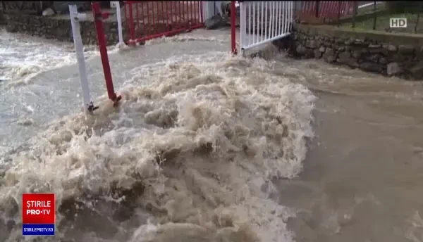 Cod portocaliu de vânt puternic în mai multe zone montane. Este risc mărit de avalanșă