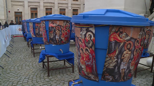 Mii de oameni la ceremoniile de Bobotează. IPS Teodosie i-a rugat să păstreze distanța: „Să nu supărăm autoritățile”