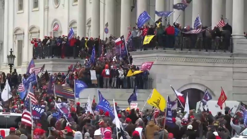 VIDEO. Stare de anarhie la Washington. Susținătorii lui Trump au luat cu asalt Capitoliul și se confruntă cu poliția
