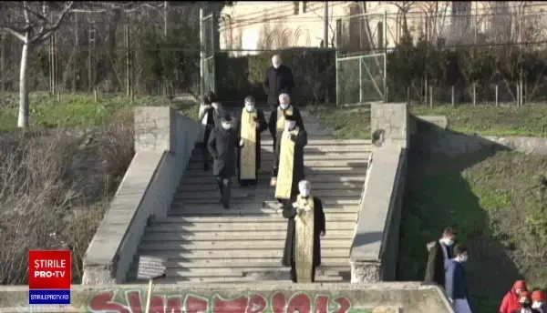 Bobotează. În toate bisericile din țară s-au ţinut slujbe speciale şi s-a împărţit agheazma mare