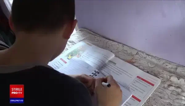 Guvern: Ministrul Educaţiei poate să ţină şcolile închise până la începutul celui de al doilea semestru