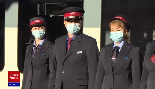 Uniforme noi pentru angajații CFR. Cum vor arăta ținutele purtate de controlori