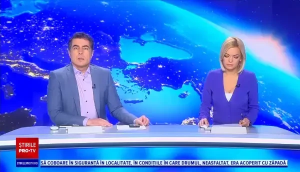 Impact puternic între o dubă cu cherestea și o mașină. Ce au constatat polițiștii