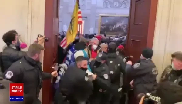 Femeia împuşcată de poliție în timpul incidentelor de la Capitoliu a murit. Ea ar fi fost veteran al US Air Force