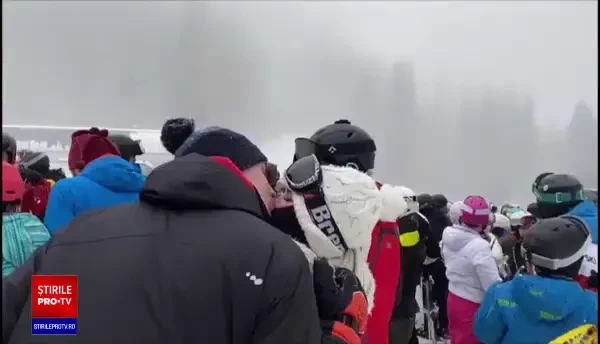 Cozi imense la telescaunul din Masivul Postăvaru. "Am coborât de 3 ori în 3 ore"