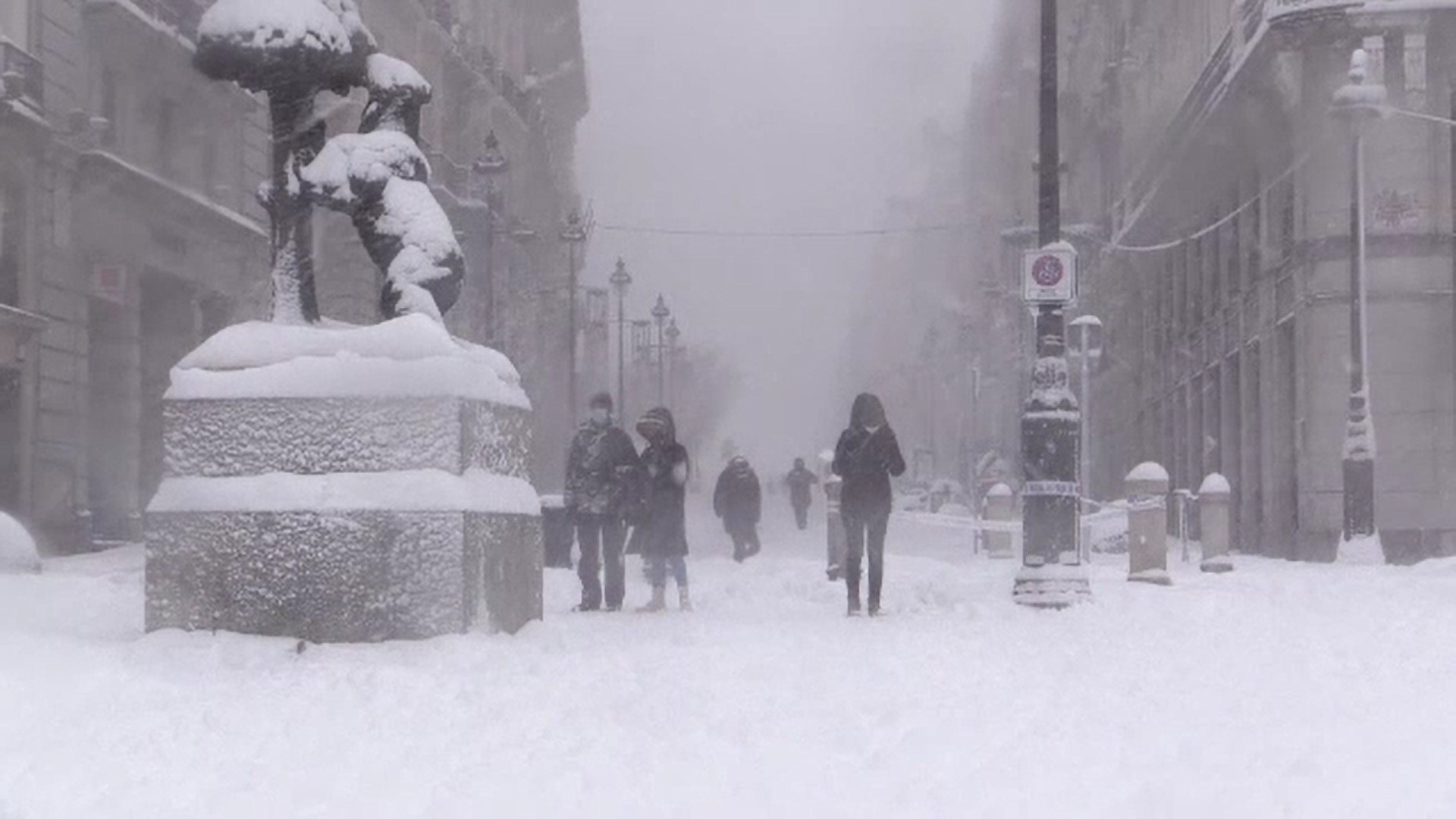 Cantităţi istorice de zăpadă în Spania. Jumătate din țară este sub cod roșu de alertă pentru noi ninsori