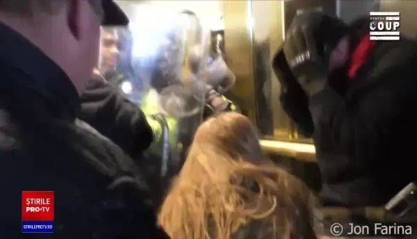 Poziția lui Donald Trump e din ce în ce mai fragilă. Democrații încep procedura de demitere