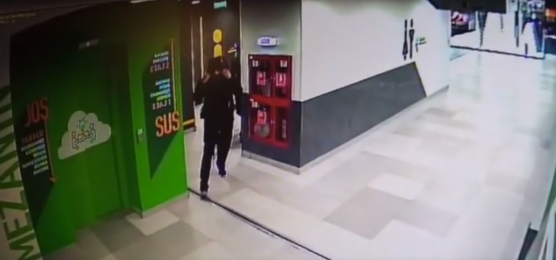 Un bărbat care a încercat să violeze o femeie în toaleta unui mall din București a fost arestat