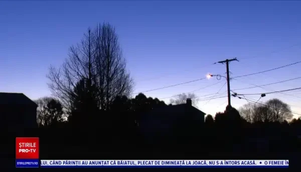 Un băiețel de 3 ani a devenit ajutor de gunoier. "E o situație cam neobișnuită"