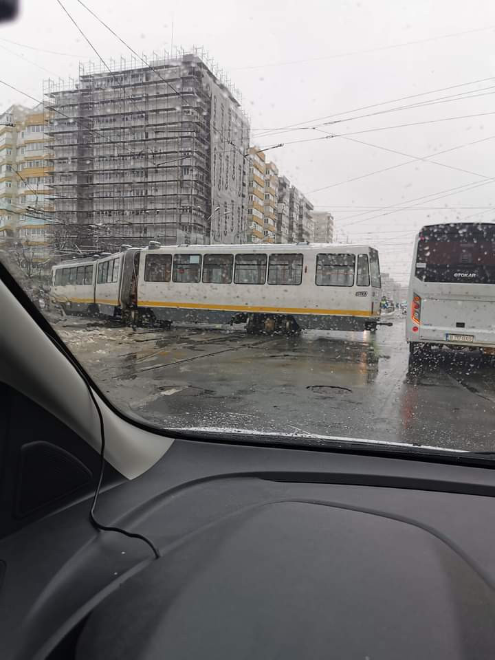 Un tramvai a deraiat în zona Colentina din București. Traficul a fost blocat