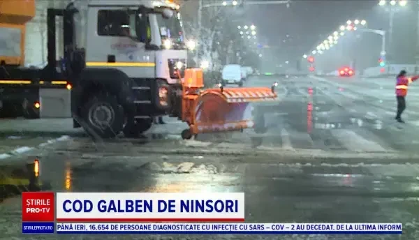 Trafic îngreunat în București din cauza ninsorii. Primăria pune la dispoziție 400 de utilaje de deszăpezire