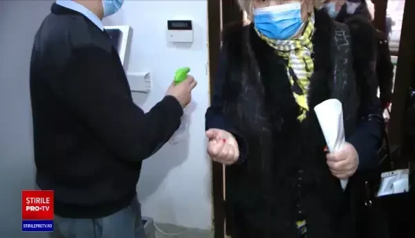 Cozi interminabile în prima zi de încasare a taxelor locale, la Timișoara. Se poate plăti şi online