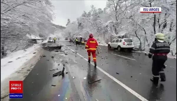 Zeci de localități din Prahova și Dâmbovița au rămas fără curent electric, din cauza ninsorilor abundente