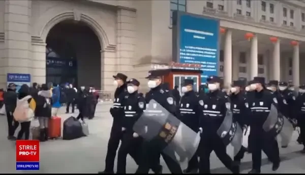 Omenirea nu trebuie să lase garda jos pentru că a început vaccinarea. Avertismentul experților