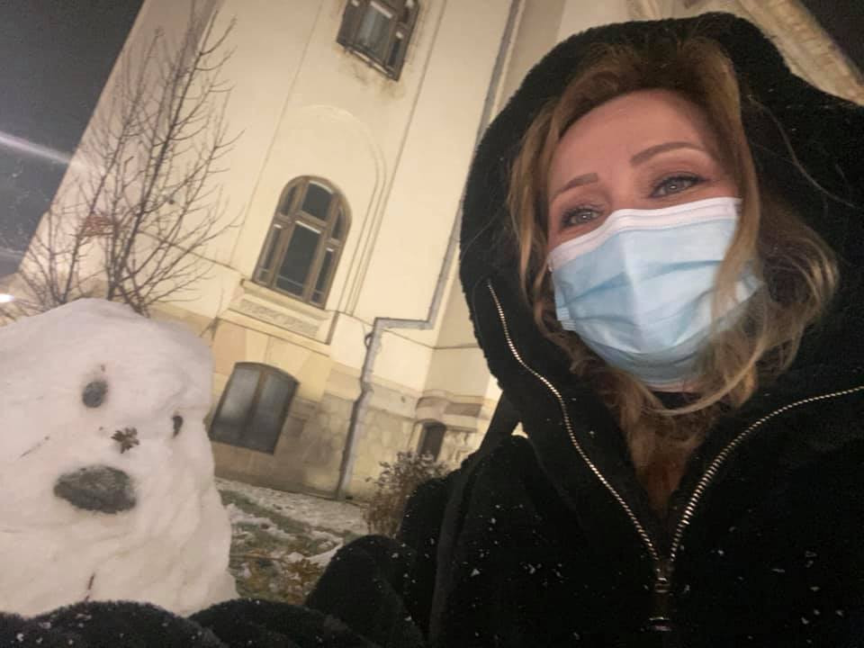 Ce a găsit Elena Lasconi scris dimineață pe mașina sa